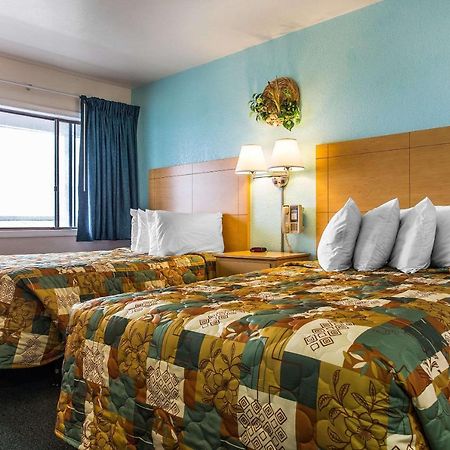 Rodeway Inn & Suites Нагс-Гед Екстер'єр фото