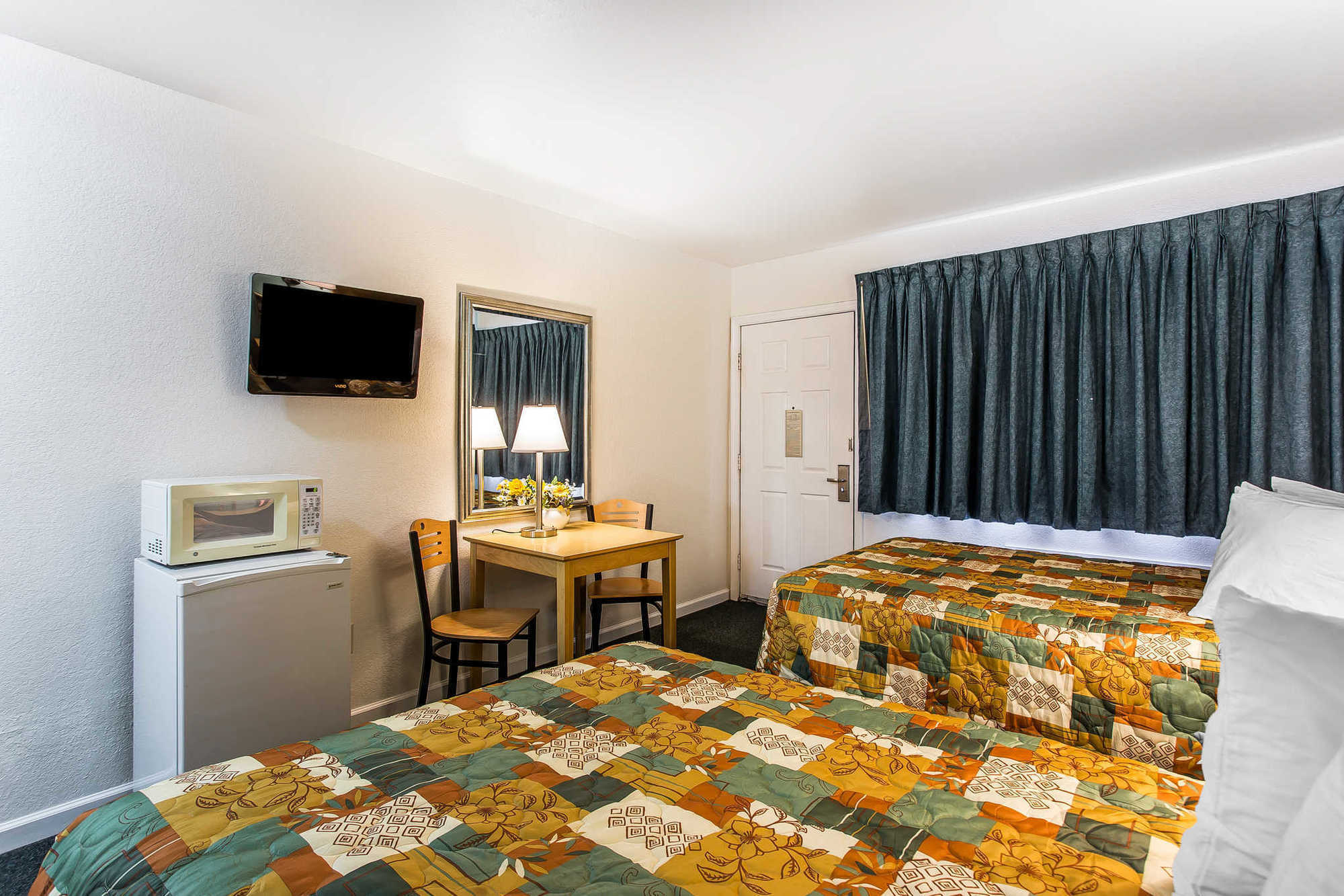 Rodeway Inn & Suites Нагс-Гед Номер фото