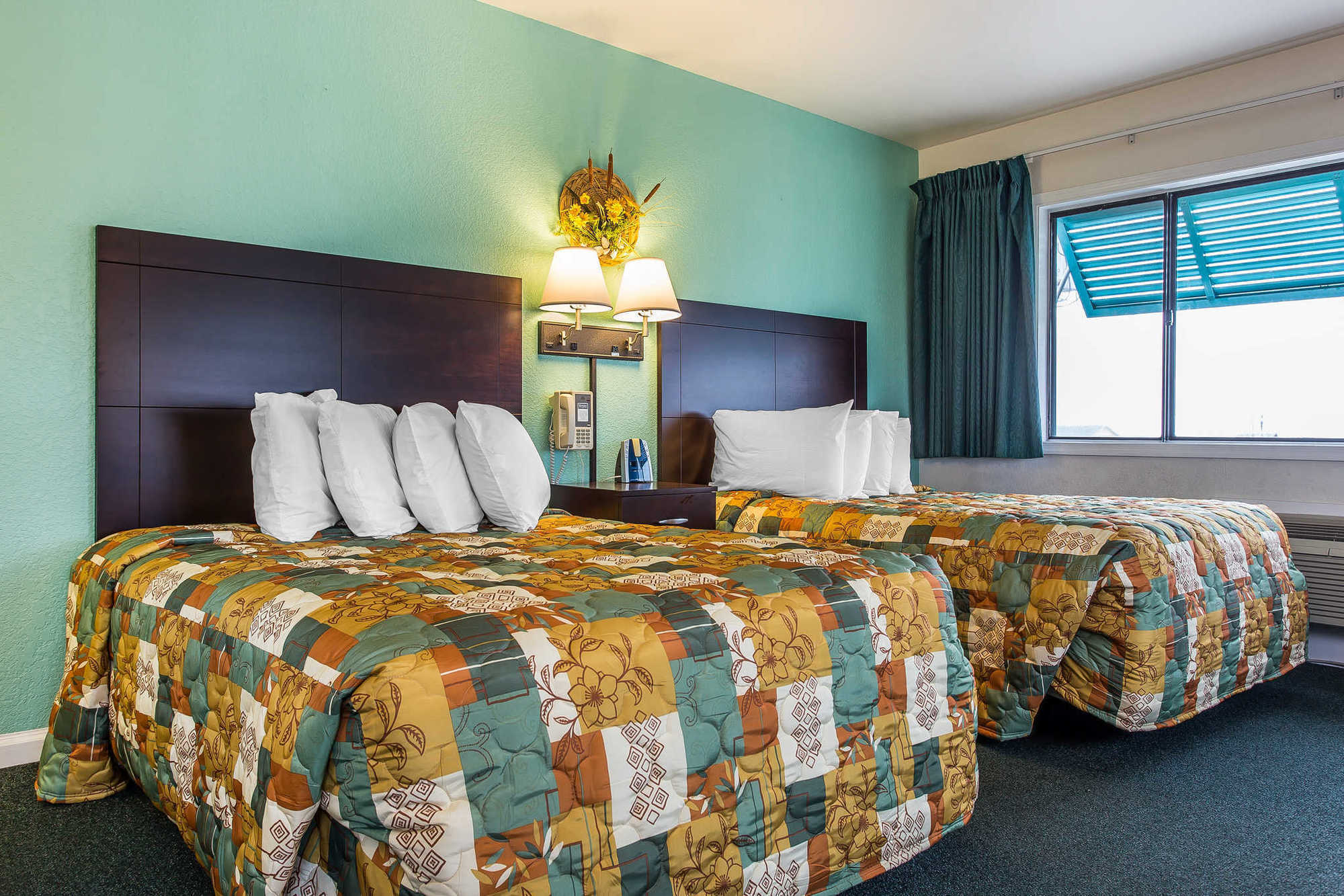 Rodeway Inn & Suites Нагс-Гед Номер фото