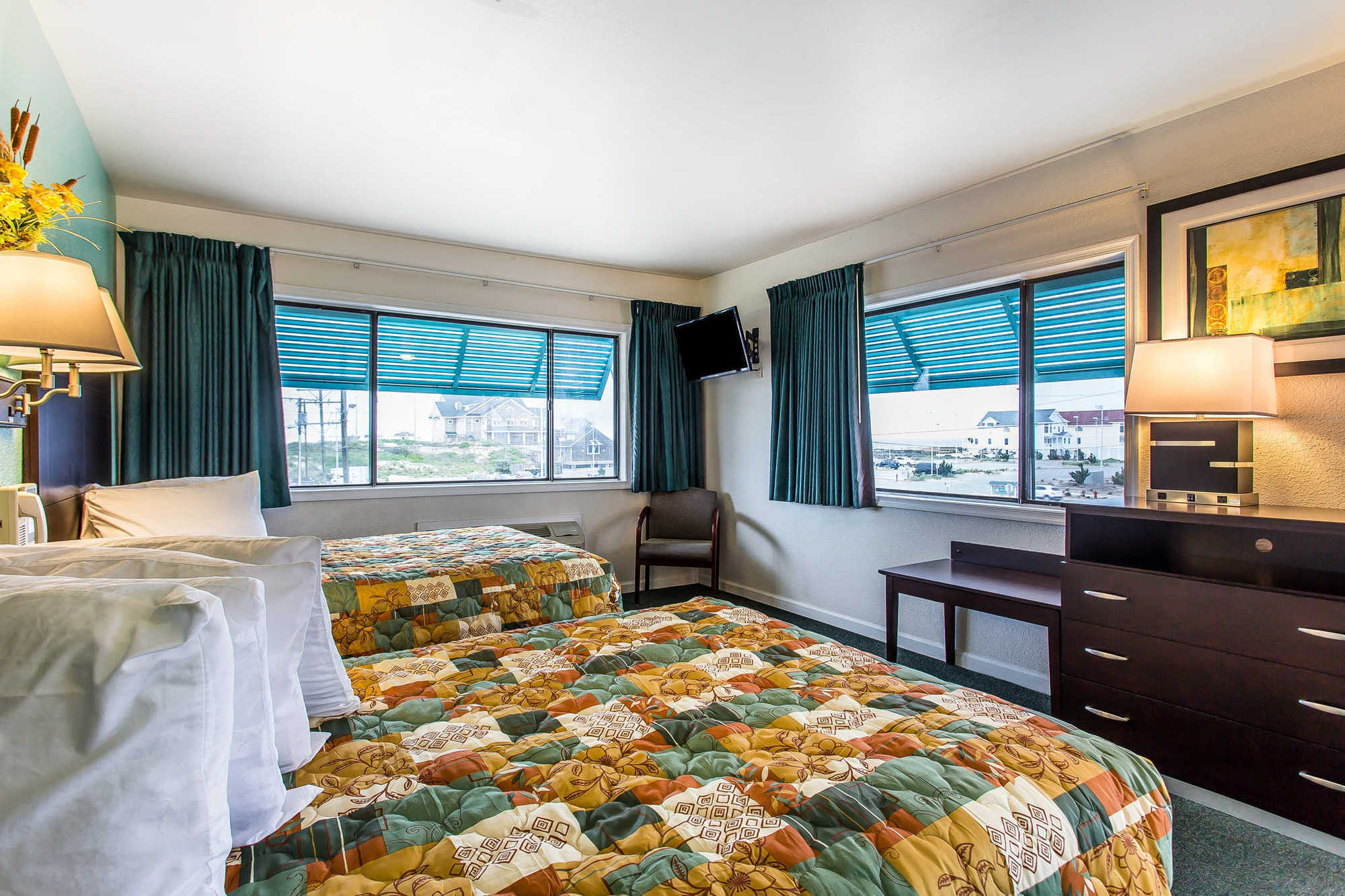 Rodeway Inn & Suites Нагс-Гед Номер фото