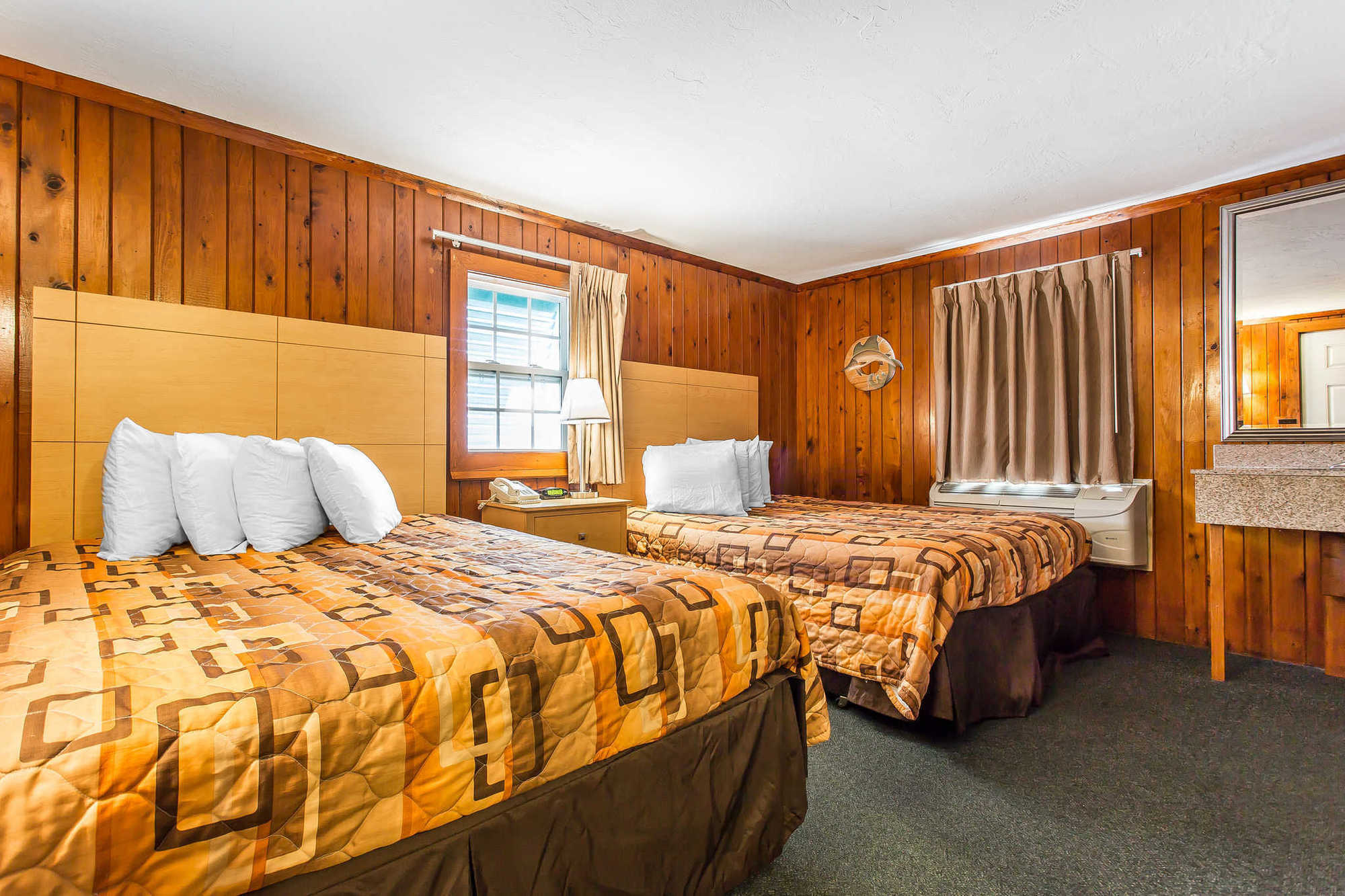 Rodeway Inn & Suites Нагс-Гед Номер фото