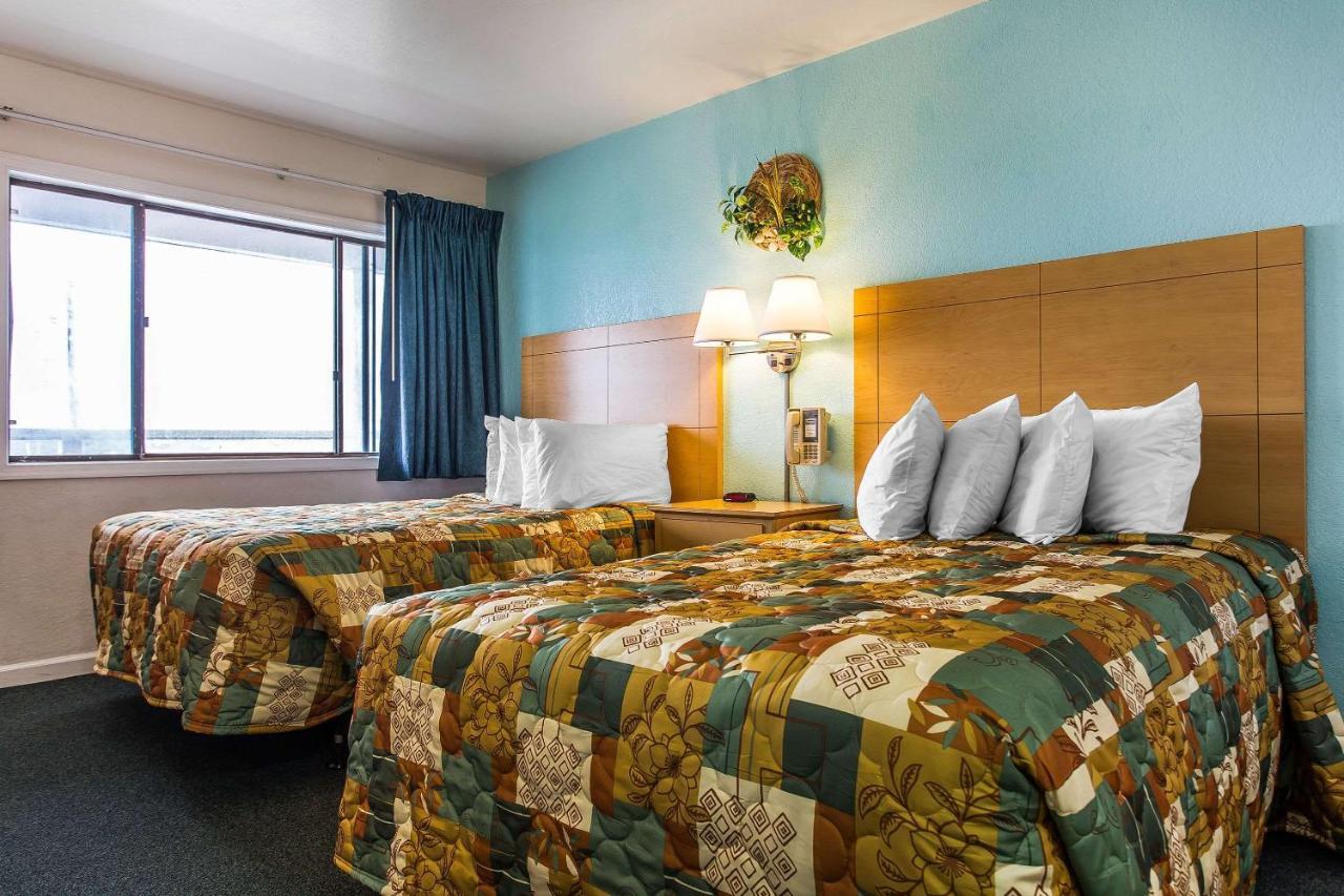 Rodeway Inn & Suites Нагс-Гед Екстер'єр фото